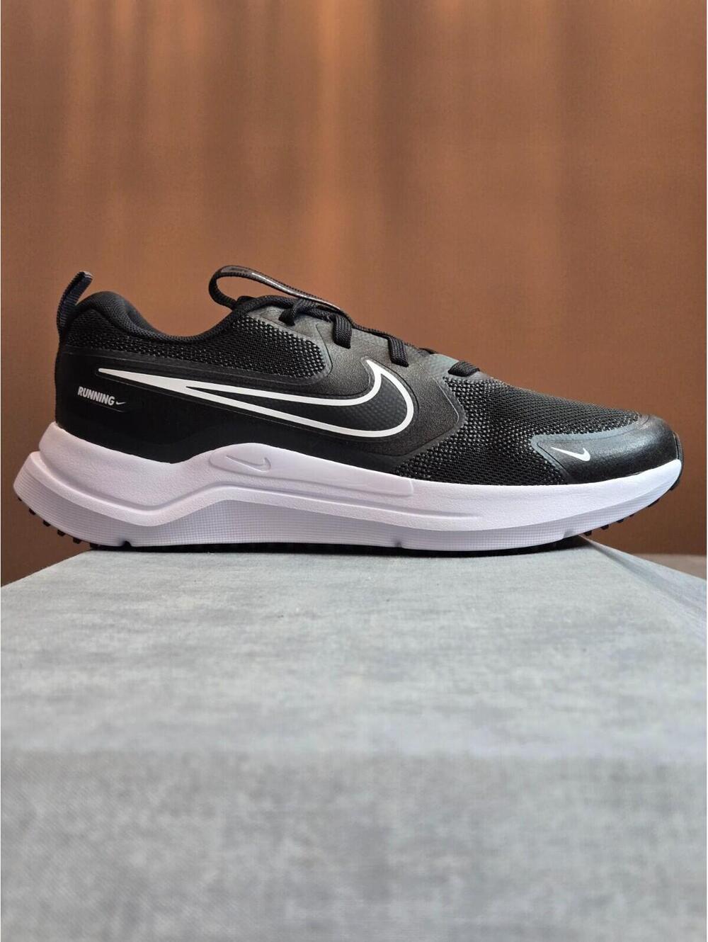 Nike Cosmic Runner GS Shoes Size 5Y Black White Running Sneakers 6.5W
